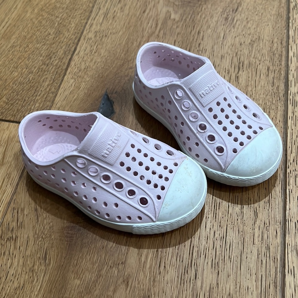 Natives pale pink size 4 baby
